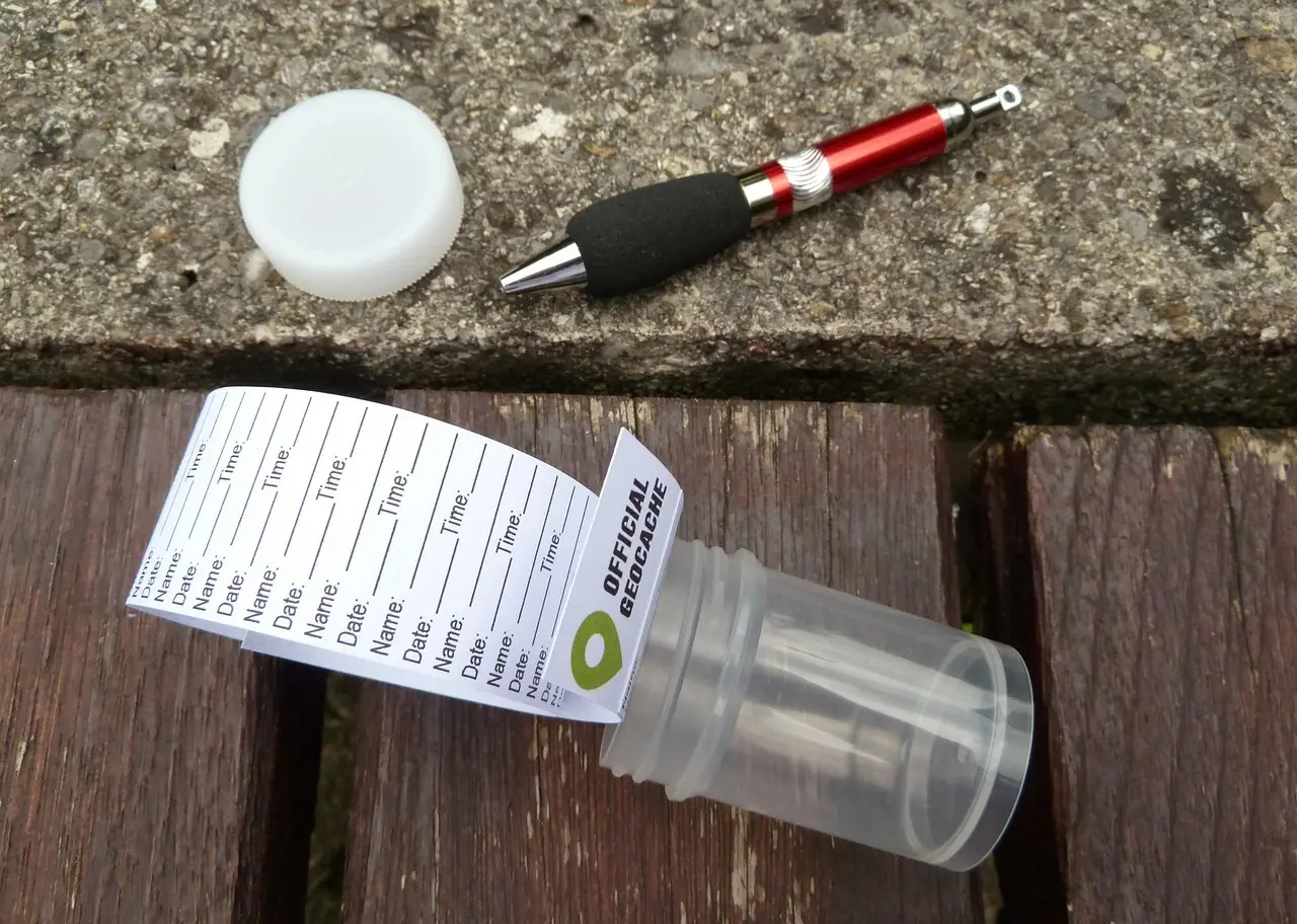 Sådan kommer du i gang med geocaching i Danmark